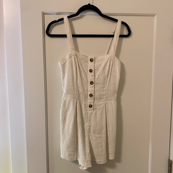 White romper - Picture 3 of 3